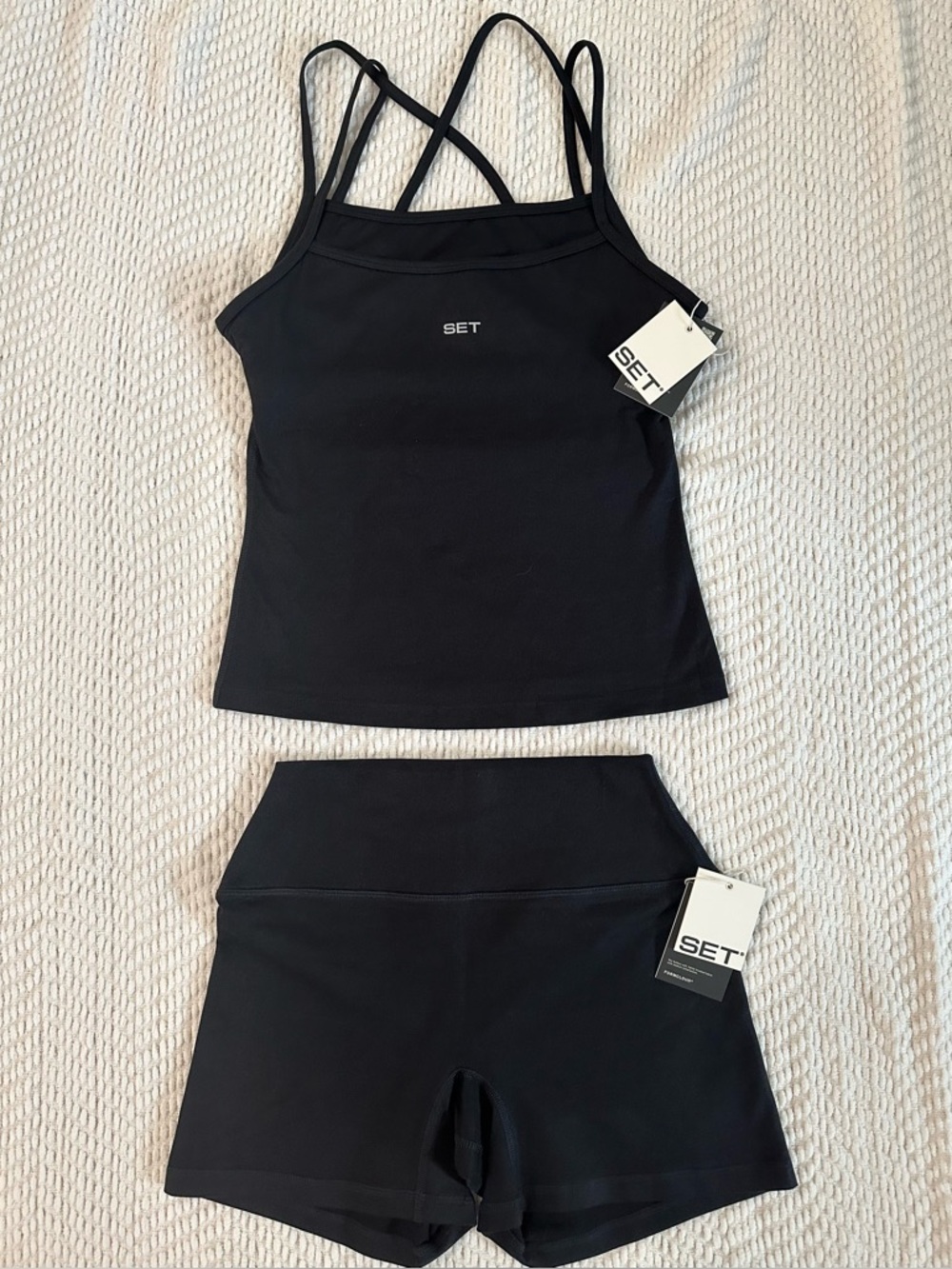 SET Active Black Cloud Tribute Tank & High-Rise Shorts Form Cloud